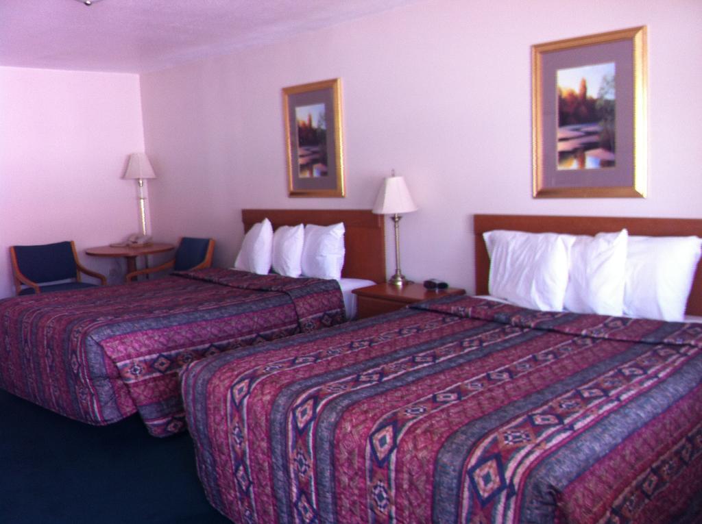 برايس Legacy Inn الغرفة الصورة