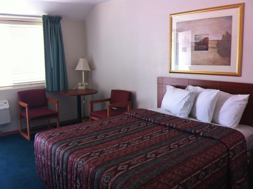 برايس Legacy Inn الغرفة الصورة